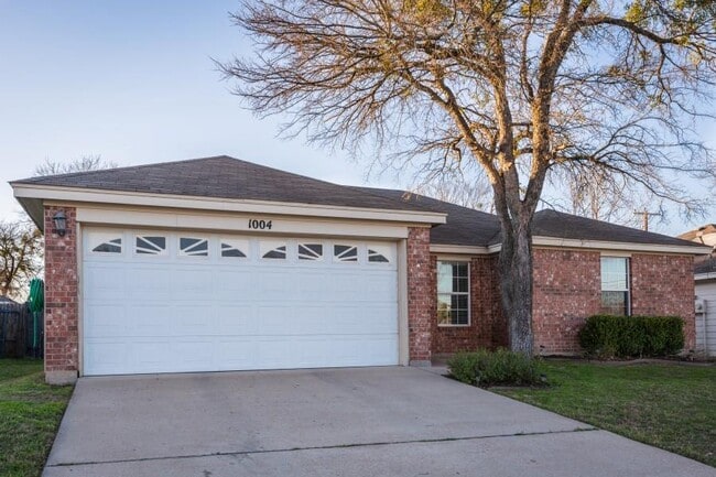 Photo - 1004 Muelhause St