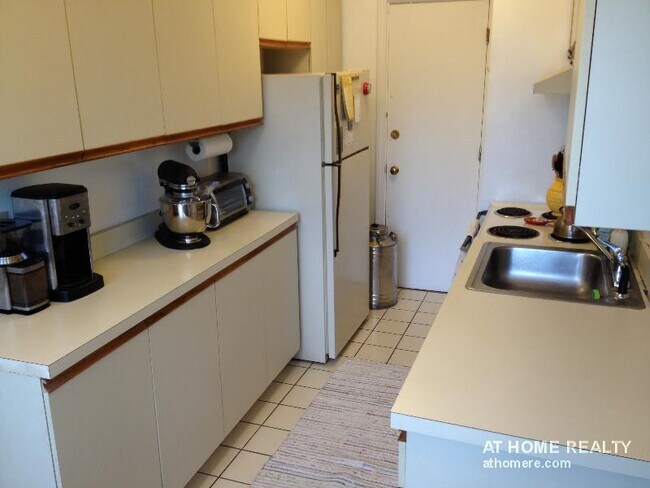 Photo - 141 Englewood Ave Unidad 38