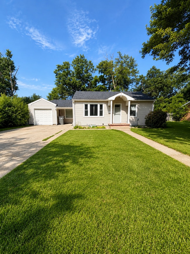 Building Photo - Beautiful 2 Bedroom 1 Bathroom House