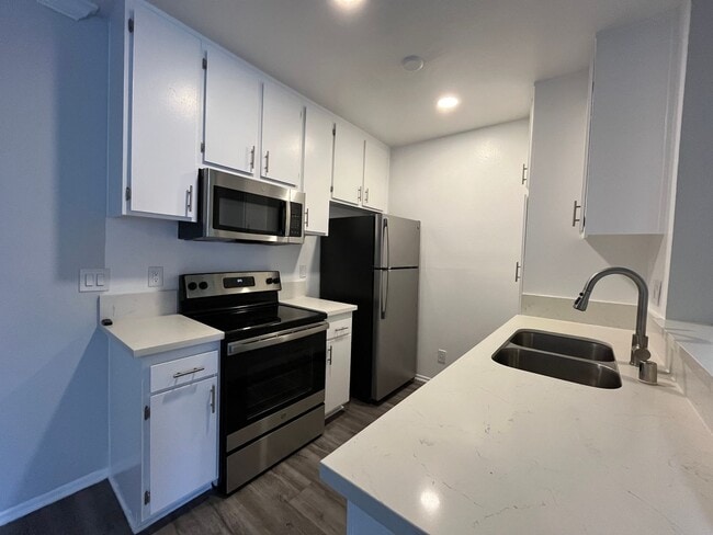 Photo - 4444 Ensign Avenue