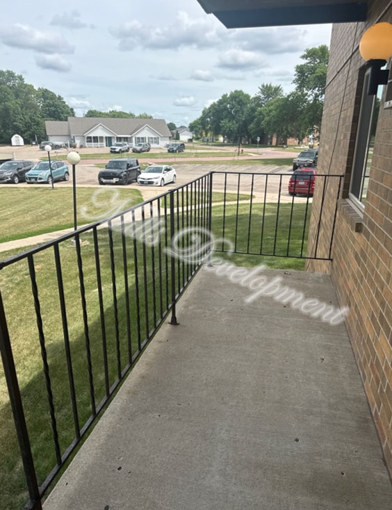 Photo - 305 W 8th St S