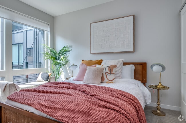 1BR, 1BA - 712SF - Bedroom