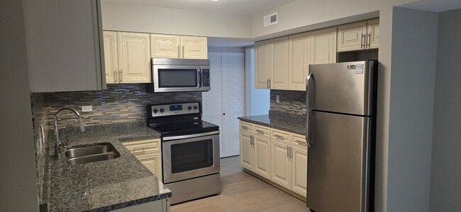 Photo - 627 Shaw Ct