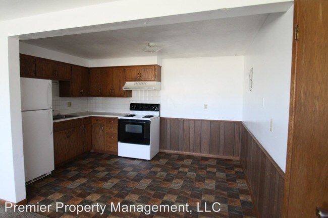 Photo - 725 College Ave S