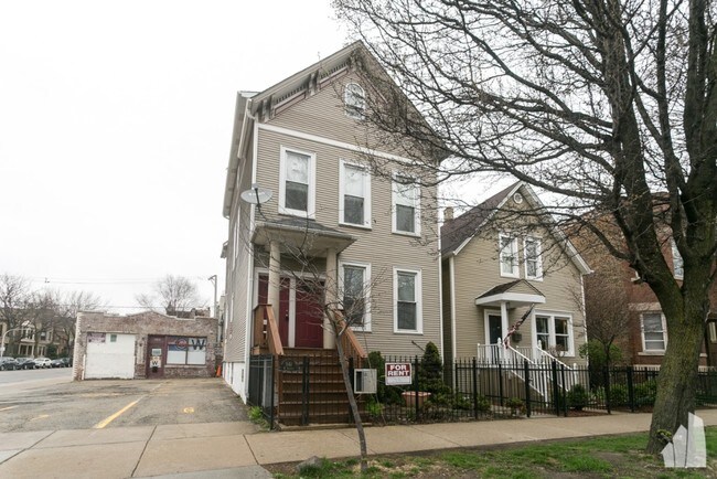 Wrigleyville Apartments For Rent Chicago Il Forrent Photo 1148 W Addison St Unit 2