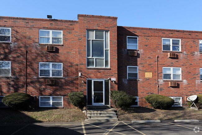 Ryan Manor Apartments - Ryan Manor Apartments