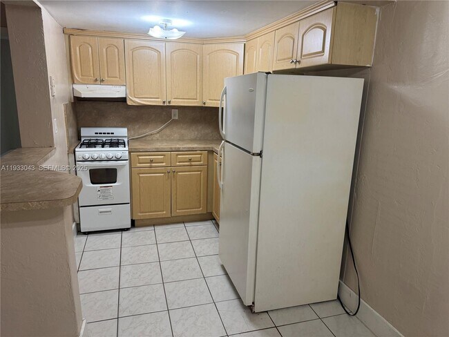 Photo - 1280 W 54th St Unidad 209B