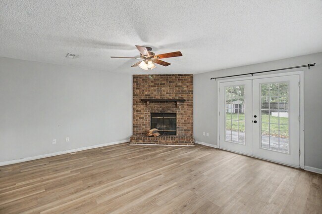 Photo - 21 Pinewood Ln