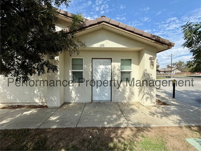 Building Photo - 624 Knotts St Unit C