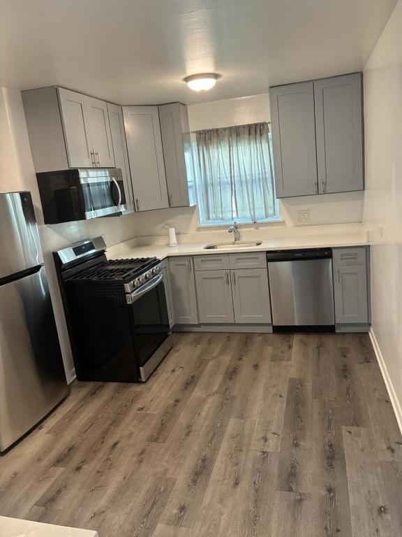 Building Photo - 802 E 89th Pl Rental