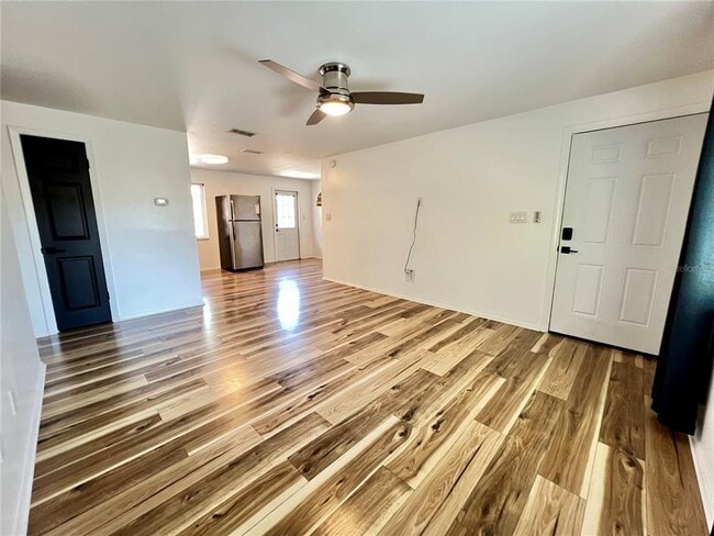 Photo - 559 Laura Ln