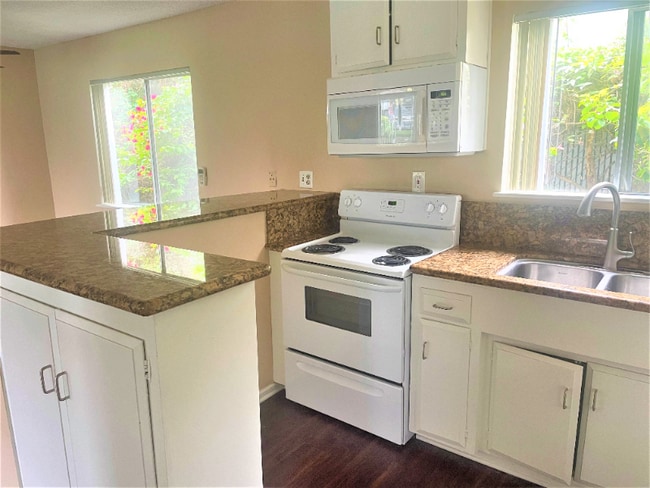 Photo - 931 W 19th St Unit 10