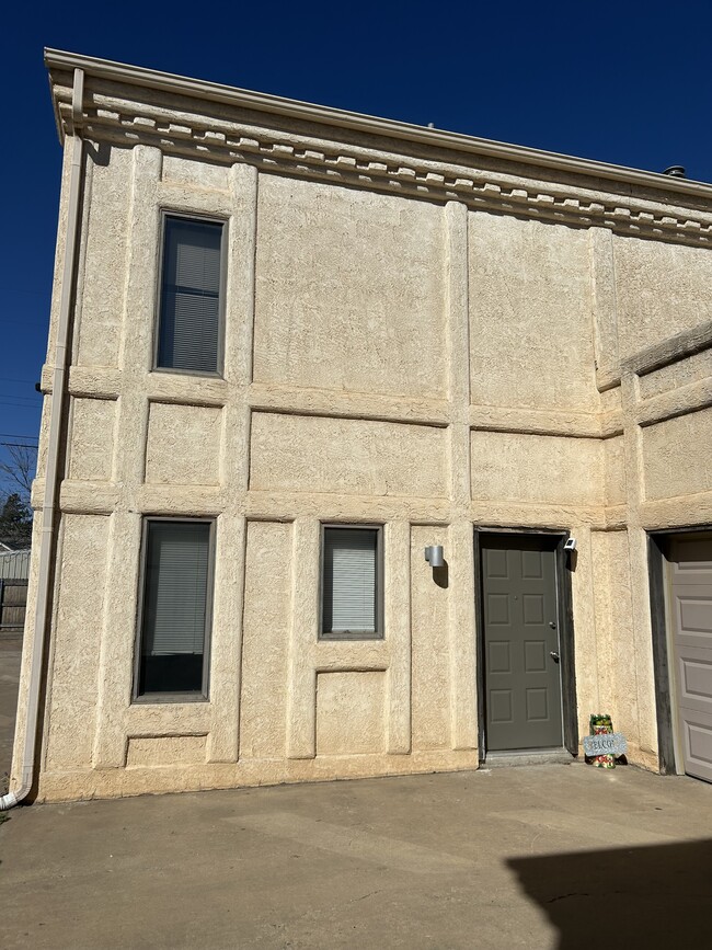 Photo - 2110 S Van Buren St
