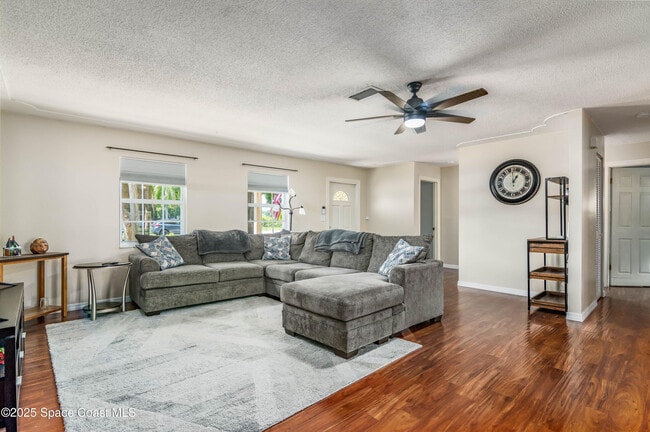 Photo - 3384 Elizabeth St