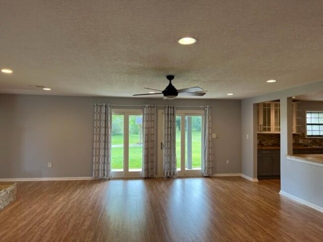 Photo - 22985 Hwy 105 W