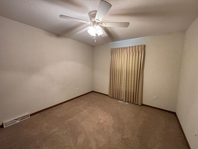 Photo - 2109 Hummingbird Dr