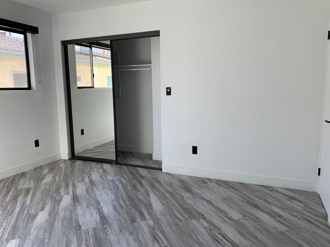UNIT 8 - available on 4/13 - 955 N. Oxford Ave.