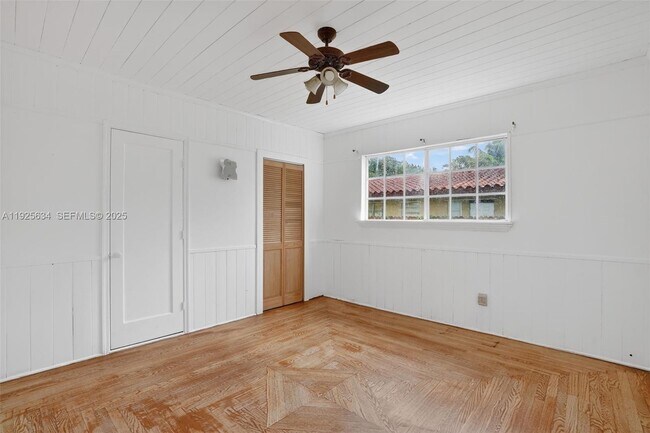 Photo - 321 NE 169th St