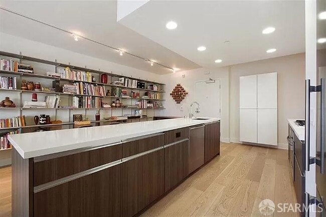 Photo - 1080 Sutter St