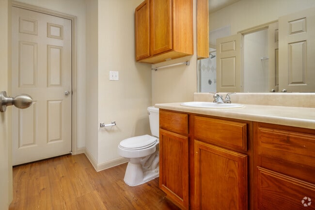 2BR, 2BA - 1097SF Bathroom 1