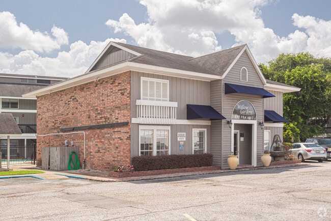 Building Photo - Willow Gardens Rental