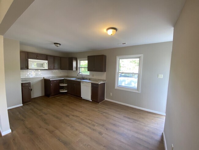 Photo - 717 Lunar Dr