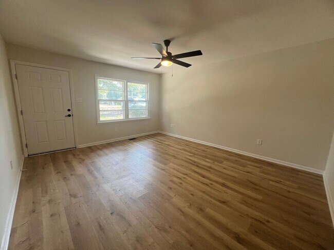 Photo - 1811 Battleground Dr