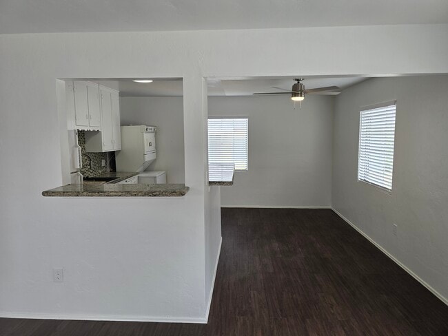 Photo - 5021 Williams Ave Unidad D