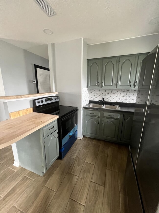 Photo - 2826 N Locke St