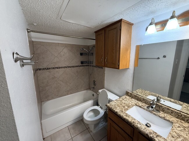 Photo - 2610 Encina Dr Unit 1