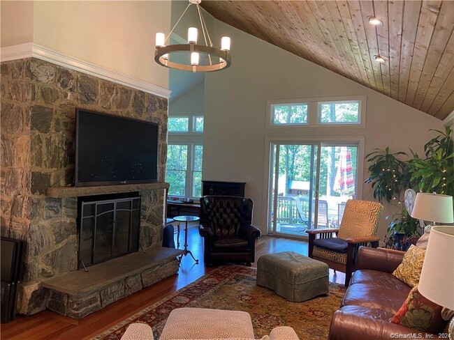 Photo - 524 Barrack Hill Rd