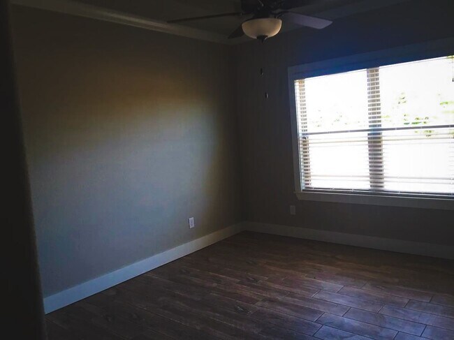 Photo - BEAUTIFUL HOME IN GREAT LOCATION!