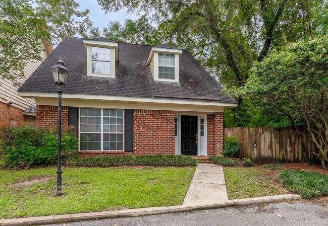 Building Photo - 3/2 Townhouse near USA! GATED! Students Welcome!