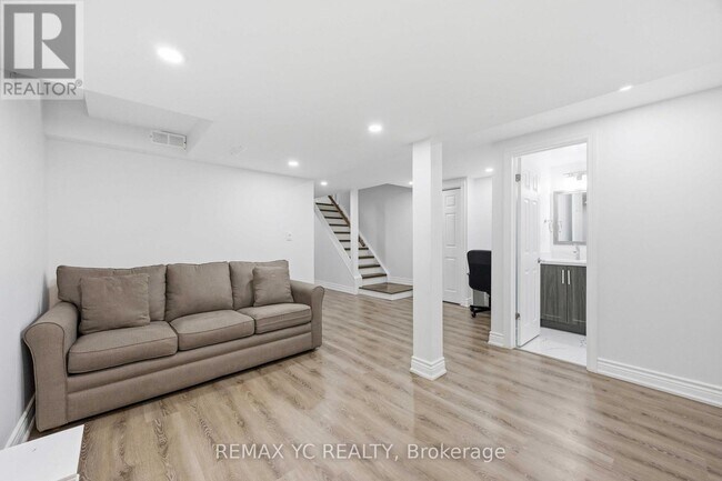 Photo - 140 Laramie Crescent