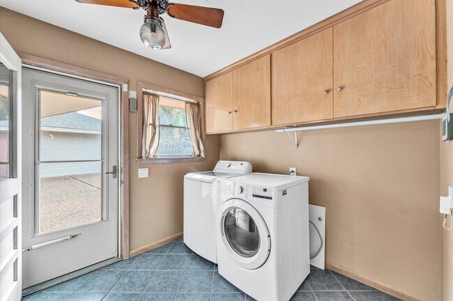 Photo - 6327 Wynnwood Ln