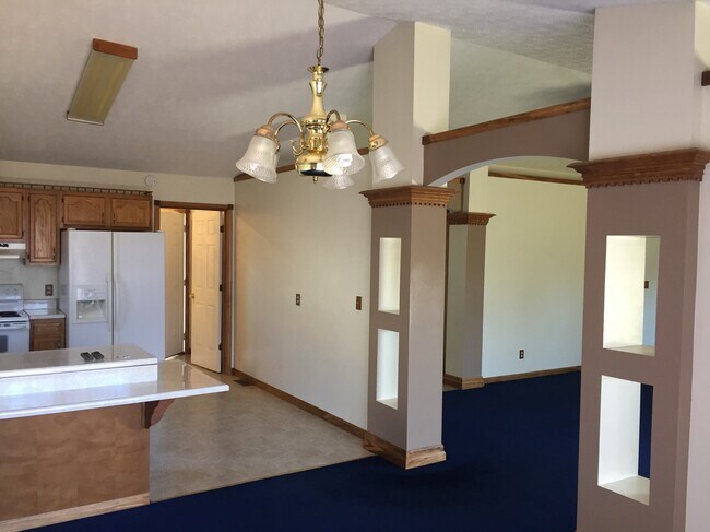 Photo - 512 W Hoewisher Rd