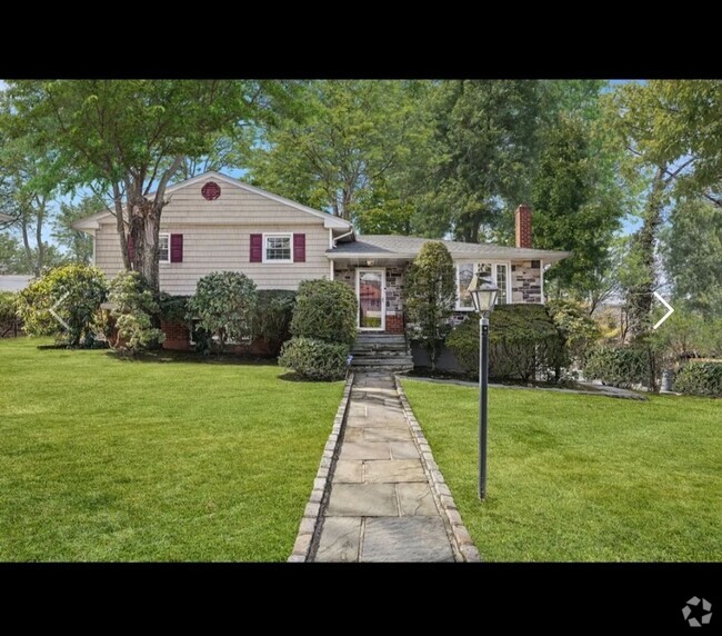 Building Photo - Charming 4BR House in Scarsdale