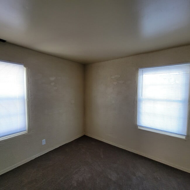 Photo - 3 Bedroom spacious, corner lot on quiet cul-de-sac