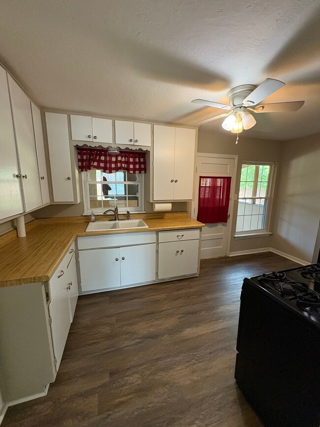 Photo - 211 Latch Dr