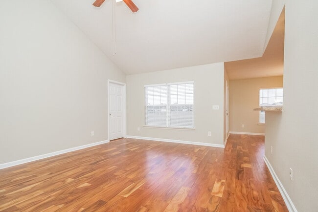 Photo - 406 Birdstone Dr