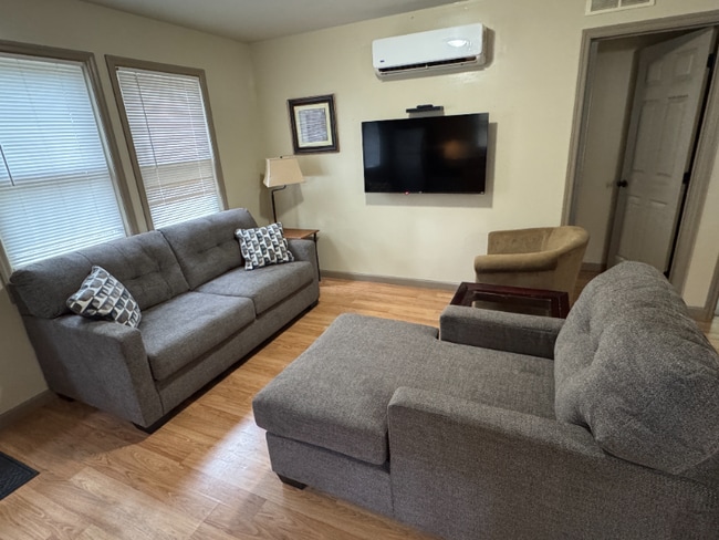 Photo - 123 Voncannon Dr