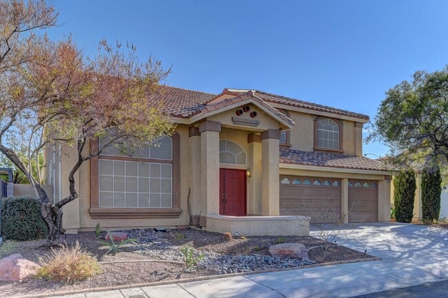 Building Photo - 5 bed / 3 bath / 3 car with Pool & Spa