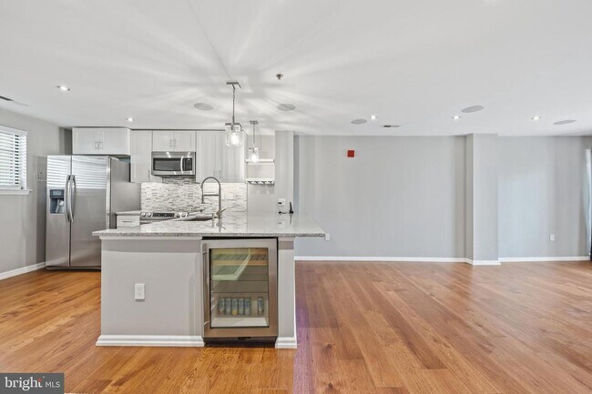 Photo - 2 Leverington Ave Unit 21
