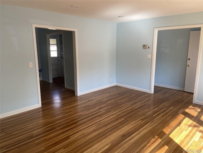 83-08 Langdale St