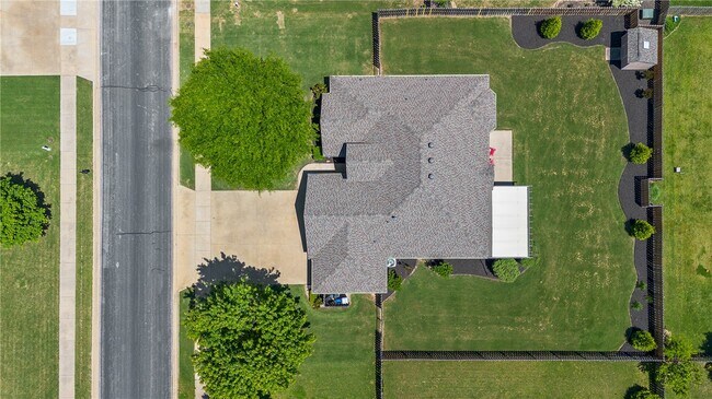 Photo - 3802 NE Oaktrace Ave