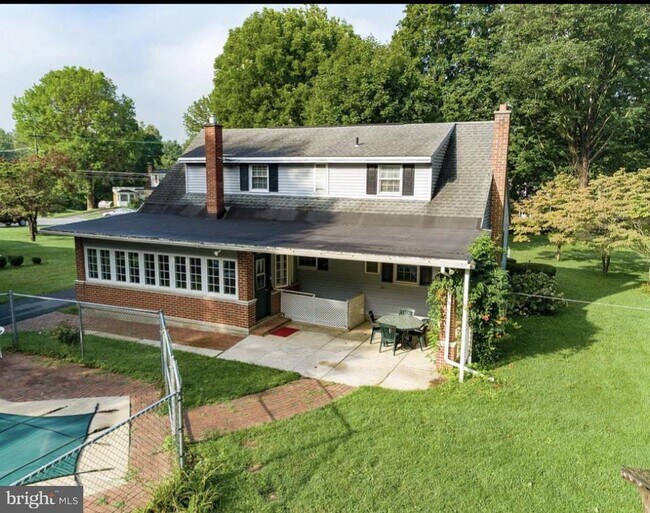 Photo - 3333 Eisenbrown Rd House