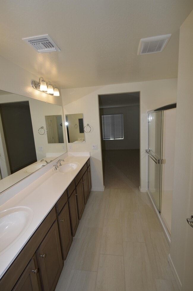Photo - 1306 E Sparrow Dr