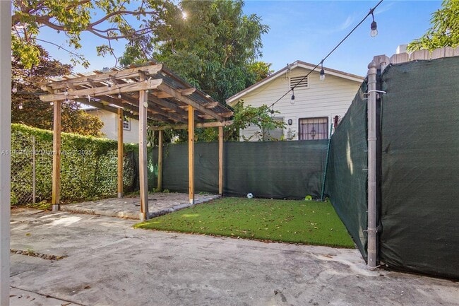 Photo - 218 SW 6th Ave