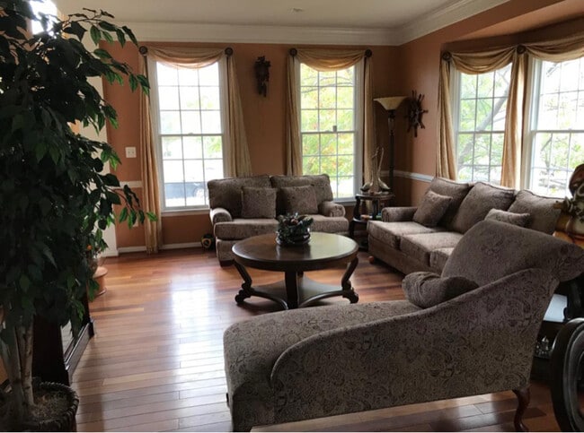 Photo - 43694 Lucketts Bridge Cir