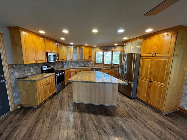 Building Photo - Beautiful 5 Bedroom/4 Bathroom in Bountiful Rental